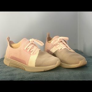 Knitted fashion sneaker by Mark Nason. Size 8 in lilac